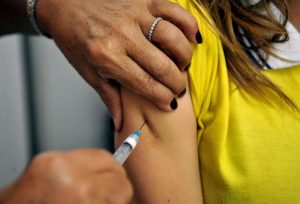 Read more about the article Surtos de sarampo reacendem alerta sobre importância de vacinação