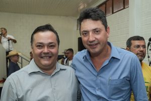 Sérgio Souza e Toninho Aguiar 300x200 - Prefeito de Formosa do Oeste participa do Show Rural Coopavel