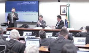 Read more about the article Comissão de Finanças e Tributação volta a debater juros bancários altos no Brasil