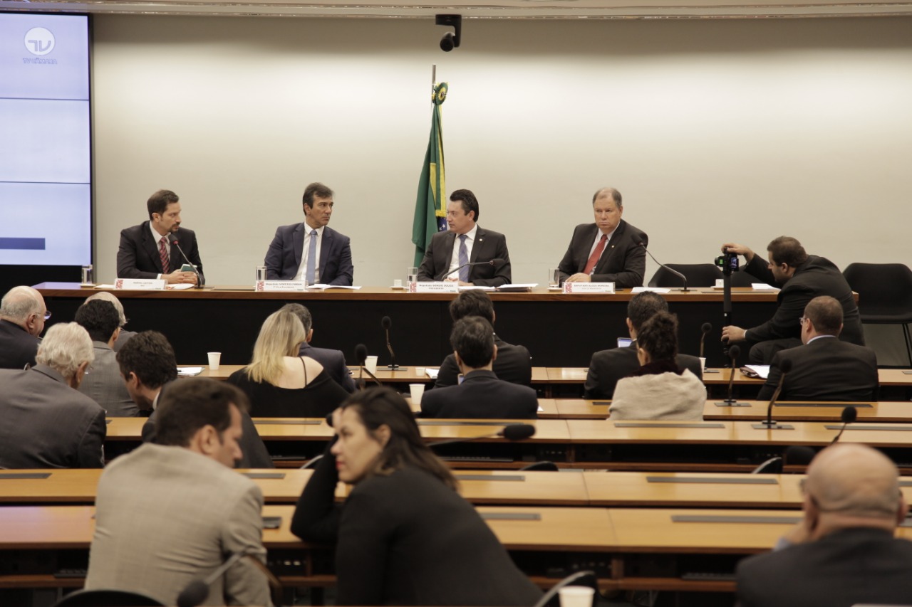 Read more about the article Audiência pública revela desvantagens de brasileiros no Mercosul