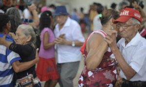 Idosos vivem mais no Brasil, aponta IBGE. Deputado Sergio Souza destaca projeto para melhorar qualidade de vida na terceira idade