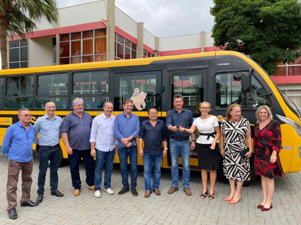 cafelandia - Cafelândia recebe ônibus escolar do deputado Sérgio Souza