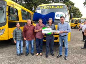 anahyonibus 300x225 - Municípios recebem ônibus escolares através de emenda de Sérgio Souza