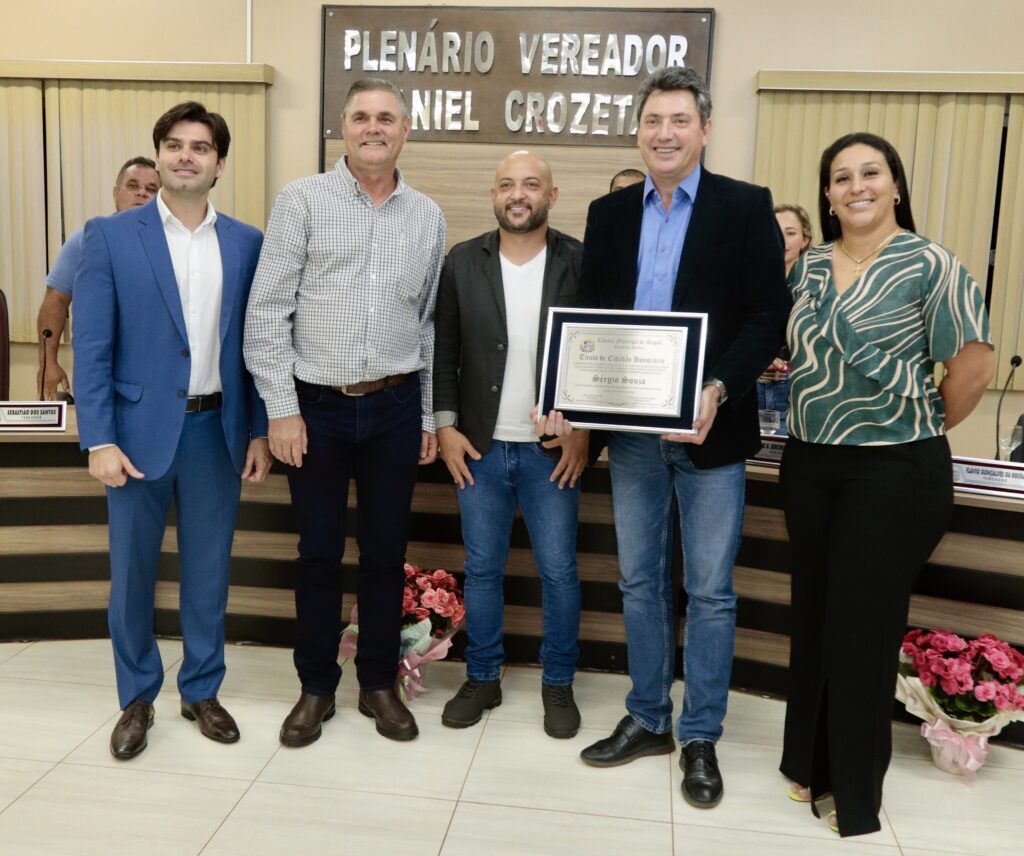 MG 0405 1 1024x856 - Sérgio Souza é agraciado com o título de Cidadão Honorário da cidade de Arapuã.