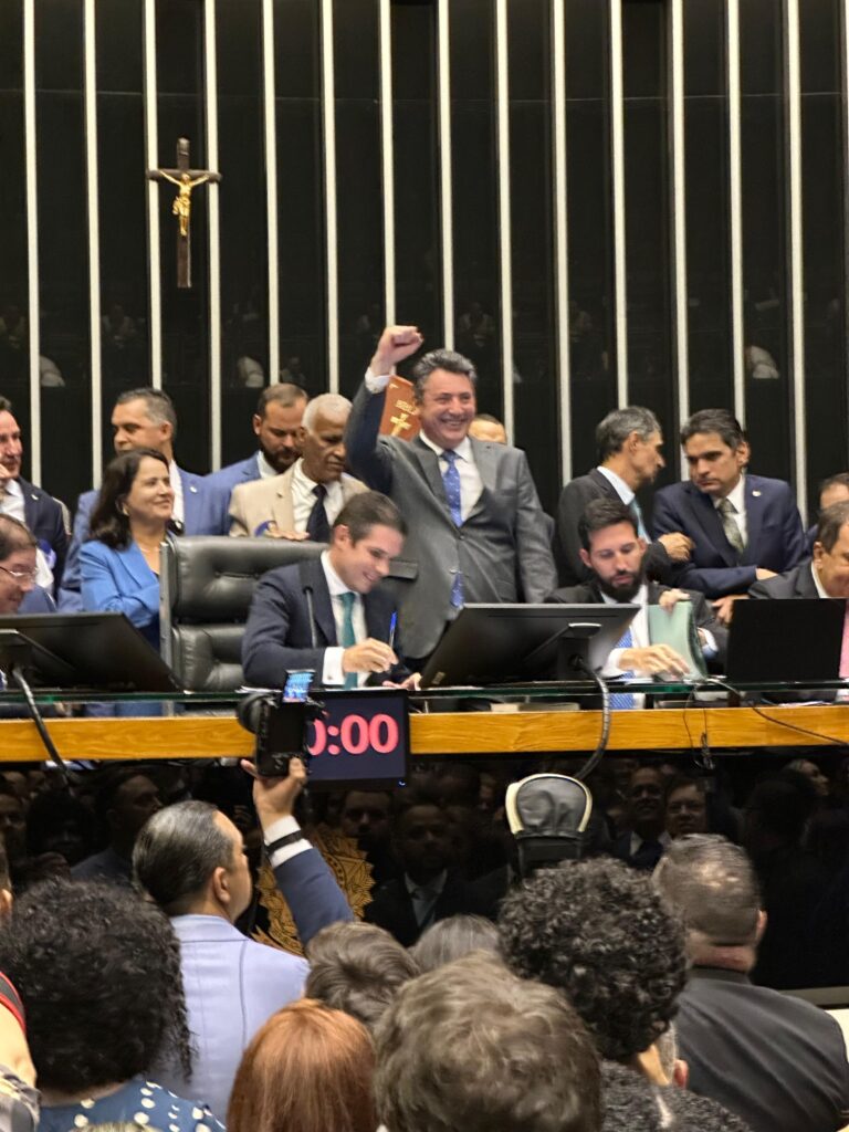 WhatsApp Image 2025 02 01 at 7.30.54 PM 768x1024 - Sérgio Souza é eleito membro da Mesa Diretora da Câmara dos Deputados no biênio 2025-2026