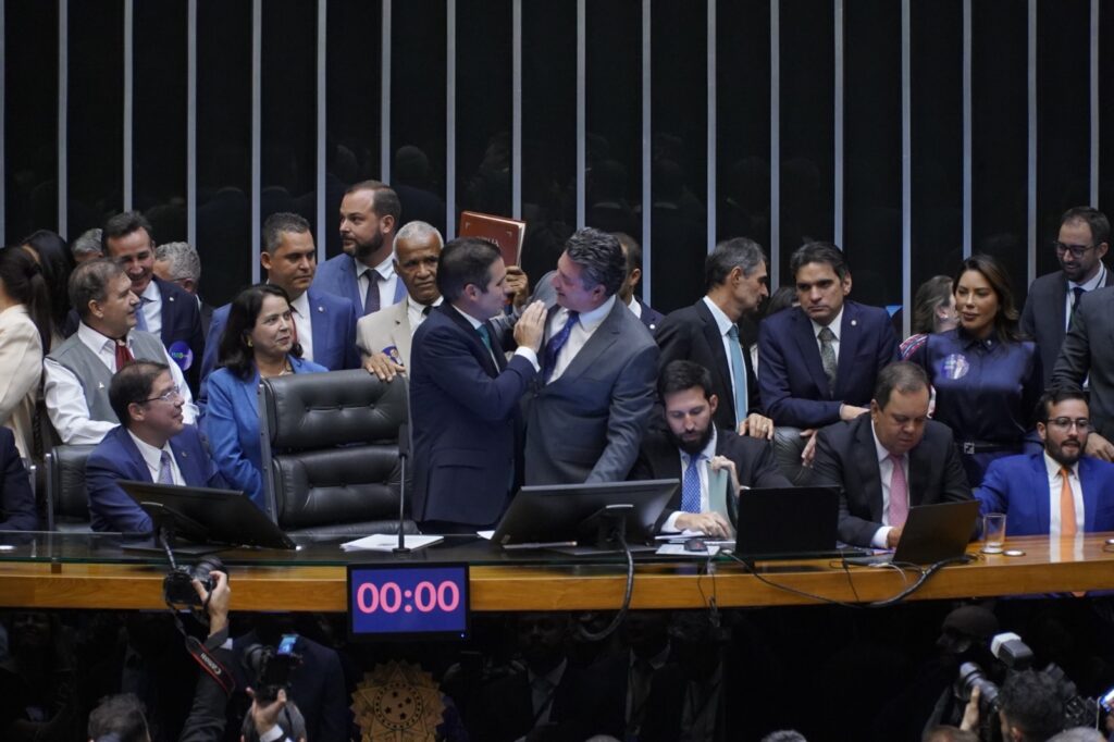 WhatsApp Image 2025 02 01 at 8.58.28 PM 1024x682 - Sérgio Souza é eleito membro da Mesa Diretora da Câmara dos Deputados no biênio 2025-2026