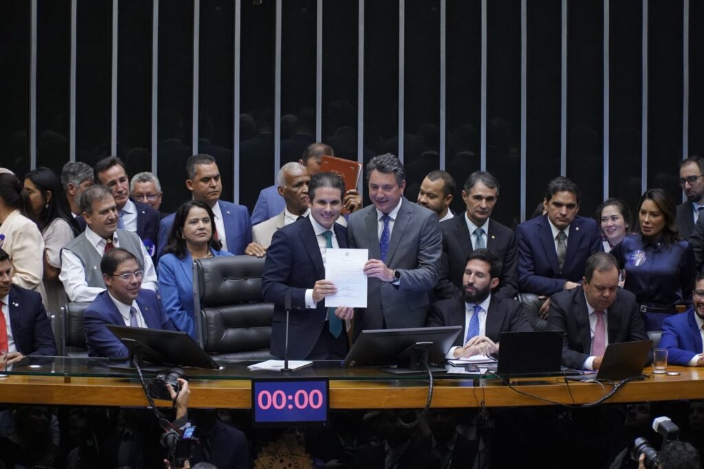 WhatsApp Image 2025 02 01 at 8.58.30 PM 1024x682 - Sérgio Souza é eleito membro da Mesa Diretora da Câmara dos Deputados no biênio 2025-2026